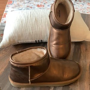 Arizona Jean Company Bronze Ankle Boots